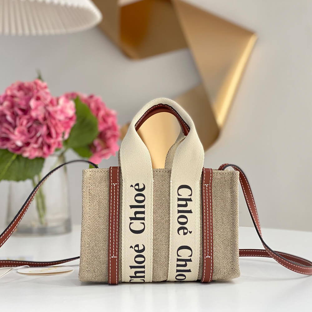 Chloe   Mini Woody tote bag in linen