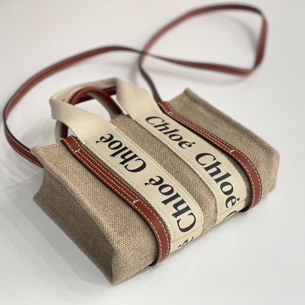Chloe   Mini Woody tote bag in linen